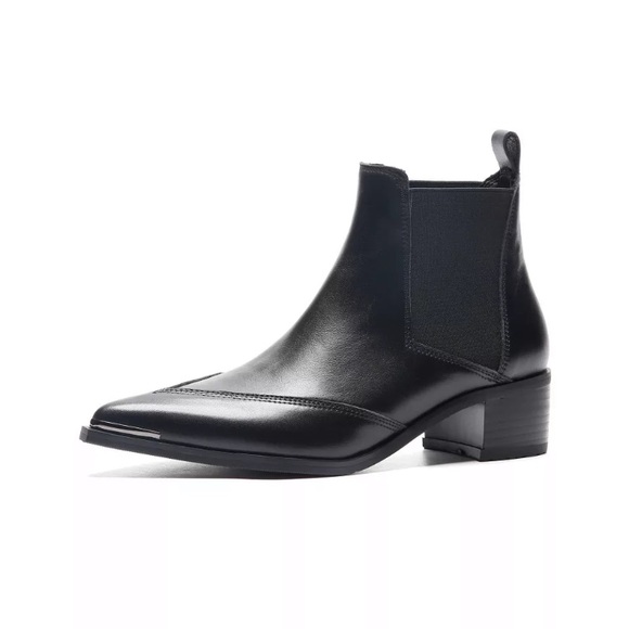 Shoes - SOLD 🖤NEW🖤Black leather booties